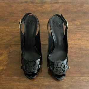 Tory Burch peep toe logo heels in black. Excellent condition,like new. Size 7.5